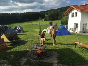 2. Kinder- und Jugendtag mit Lagerfeuer und Zelten