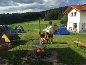2. Kinder- und Jugendtag mit Lagerfeuer und Zelten