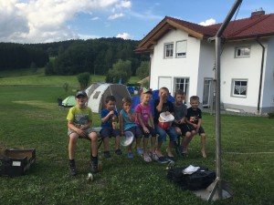 2. Kinder- und Jugendtag mit Lagerfeuer und Zelten